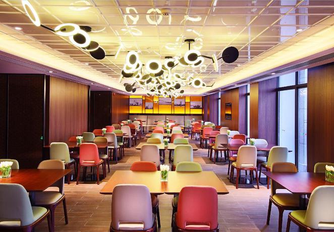 Imagen del bar/restaurante del Hotel Hampton by Hilton Zhuhai Cheng Feng plaze. Foto 6