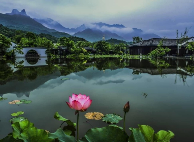 Imagen de los exteriores del Hotel Han Yue Lou Resort And Spa, Jiuhuashan. Foto 15