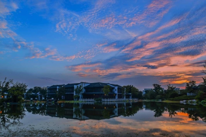 Imagen de los exteriores del Hotel Han Yue Lou Resort And Spa, Jiuhuashan. Foto 16