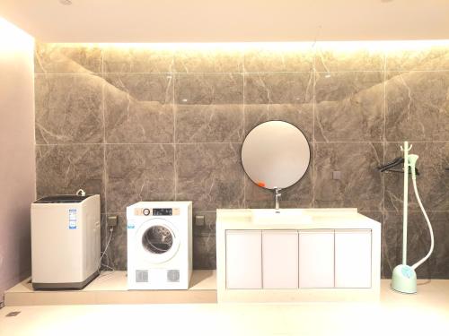 Imagen general del Hotel HanTang Haikou Business College Sun Moon Plaza Duty Free Shop. Foto 5