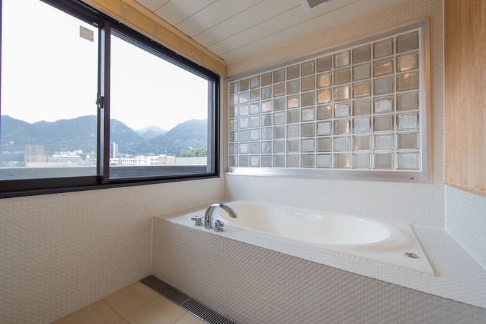 Imagen de la habitación del Hotel Hana Beppu. Foto 16