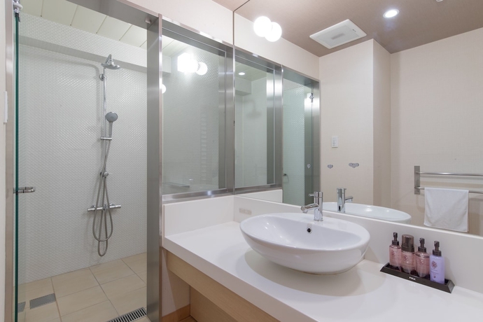 Imagen de la habitación del Hotel Hana Beppu. Foto 17