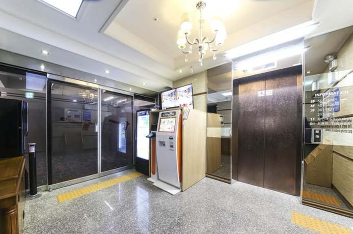 Imagen de los interiores del Hotel Hanam 1st Business. Foto 20