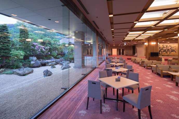 Imagen de los interiores del Hotel Hanamaki Onsen Senshukaku. Foto 18