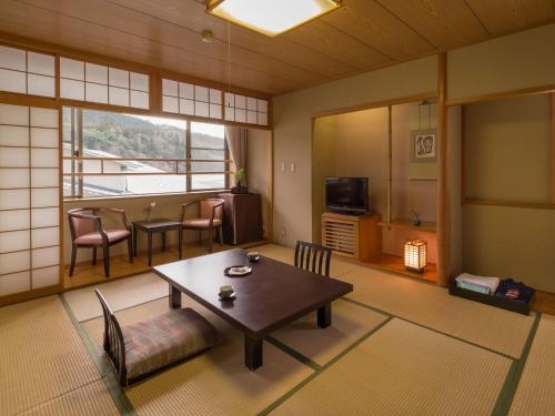 Imagen de la habitación del Hotel Hanasarasa. Foto 9