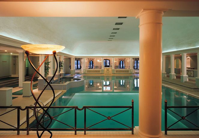 Imagen de la piscina del Hotel Hanbury Manor Marriott and Country Club. Foto 19