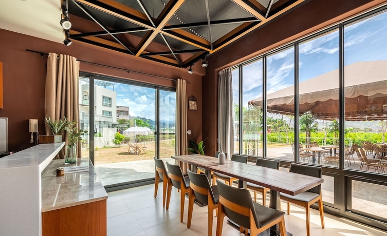 Imagen de los interiores del Hotel Hand Pet Rainbow Maison Resort. Foto 19