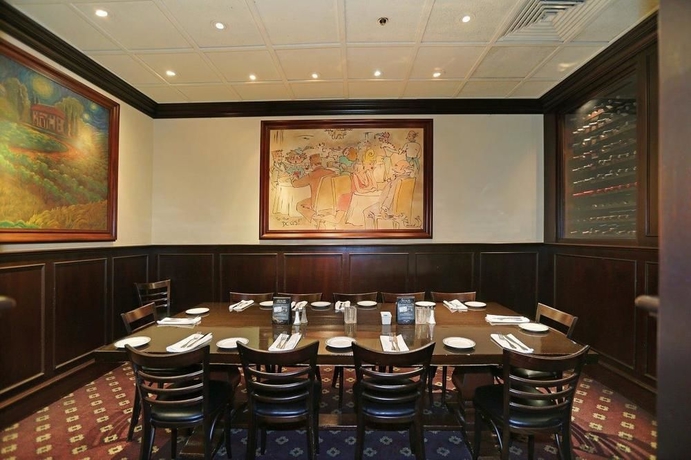 Imagen del bar/restaurante del Hotel Handlery Union Square. Foto 2