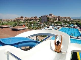 Imagen de la piscina del Hotel Hane Family Resort. Foto 8