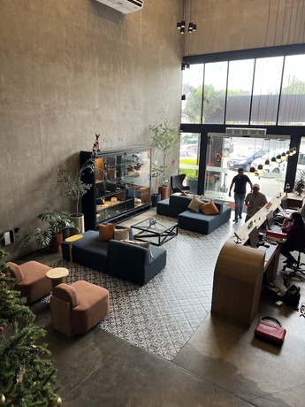 Imagen de los interiores del Hotel Hangar Select Aeropuerto Guadalajara. Foto 17