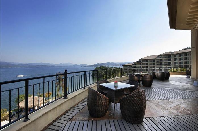 Imagen del bar/restaurante del Hotel Hangzhou Qiandaohu Runhe Jianguo Hotel. Foto 8