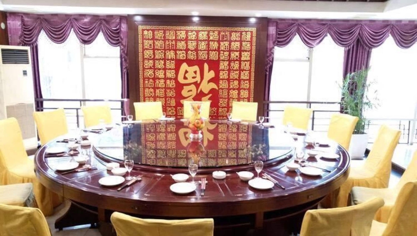 Imagen del bar/restaurante del Hotel Hangzhou Qiandaohu Waigaoqiao. Foto 7