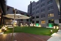 Imagen de los exteriores del Hotel Hangzhou Yuquan. Foto 5