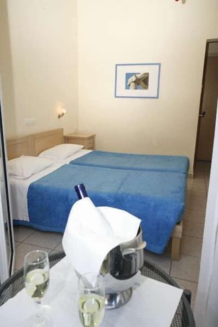 Imagen de la habitación del Hotel Hanioti. Foto 12