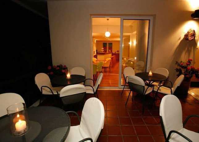 Imagen del bar/restaurante del Hotel Hanioti. Foto 7