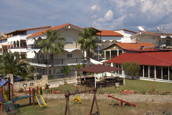 Imagen de los exteriores del Hotel Hanioti Grand Victoria. Foto 14