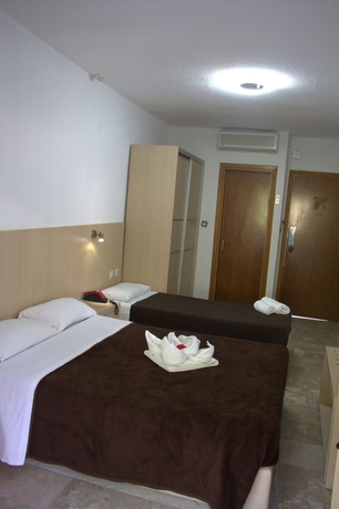 Imagen de la habitación del Hotel Hanioti Grand Victoria. Foto 7