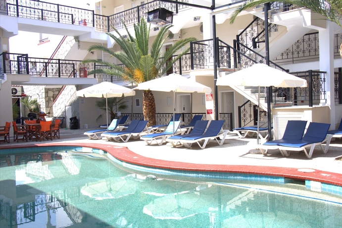 Imagen de la piscina del Hotel Hanioti Grand Victoria. Foto 16