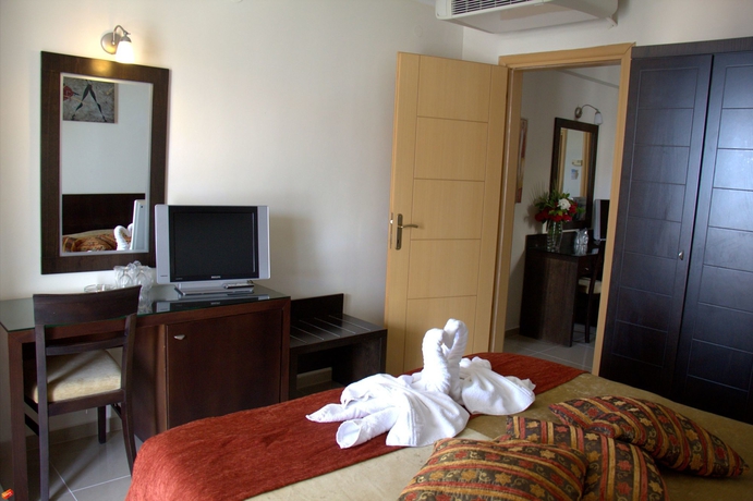 Imagen de la habitación del Hotel Hanioti Grandotel. Foto 5