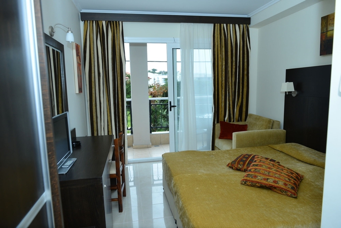 Imagen de la habitación del Hotel Hanioti Grandotel. Foto 6