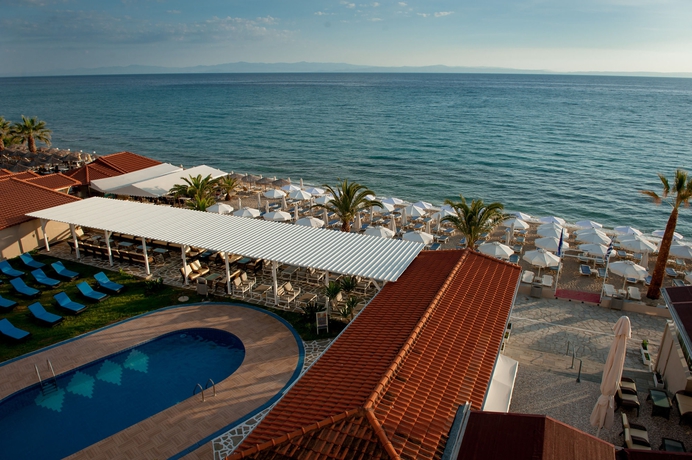 Imagen de la piscina del Hotel Hanioti Grandotel. Foto 15
