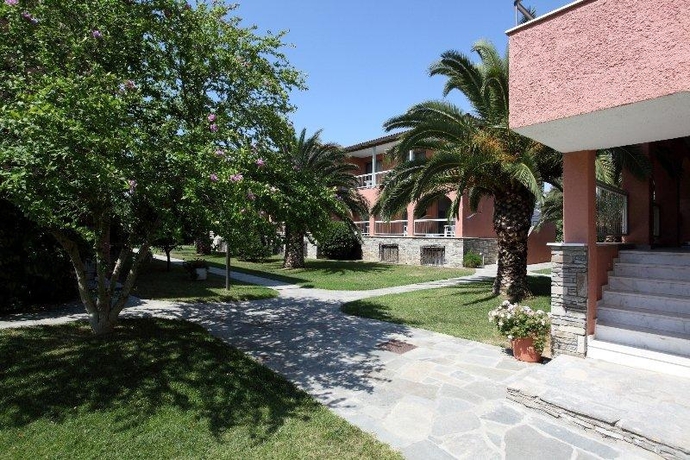 Imagen general del Hotel Hanioti Village Resort. Foto 5