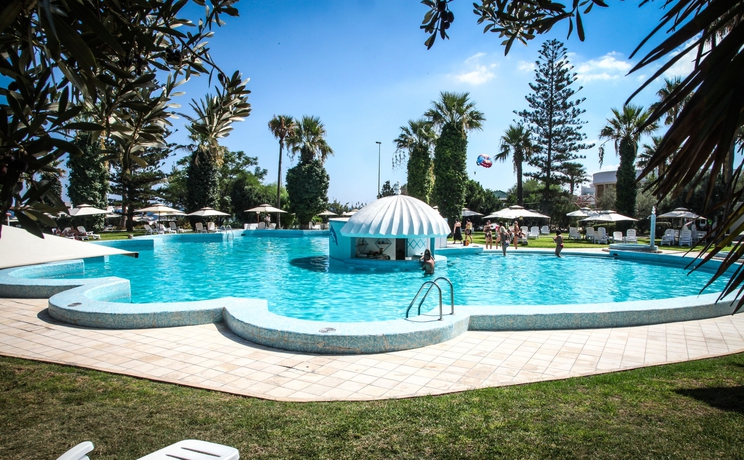 Imagen de la piscina del Hotel Hannibal Palace. Foto 14