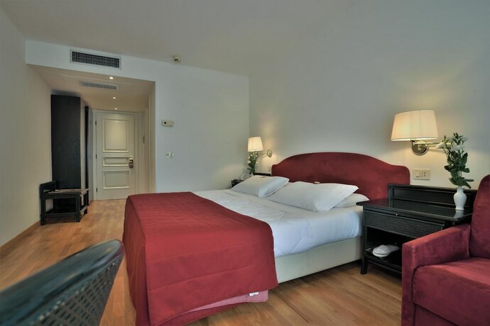 Imagen general del Hotel Hannover, Grado. Foto 12