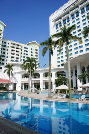 Imagen de la piscina del Hotel Hanoi Daewoo. Foto 15