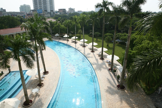 Imagen de la piscina del Hotel Hanoi Daewoo. Foto 16