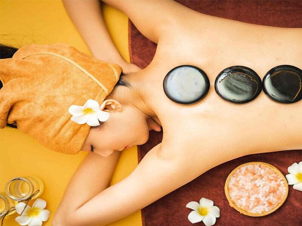 Imagen de la piscina del Hotel Hanoi Fiesta Grand. Foto 20