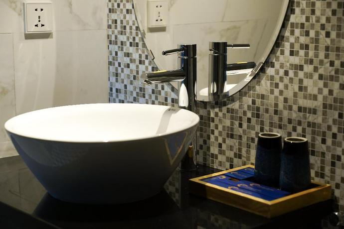 Imagen de la habitación del Hotel Hanoi La Castela. Foto 4