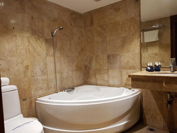 Imagen de la habitación del Hotel Hanoi La Castela. Foto 18