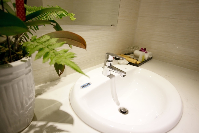 Imagen de la habitación del Hotel Hanoi Pomihoa. Foto 10