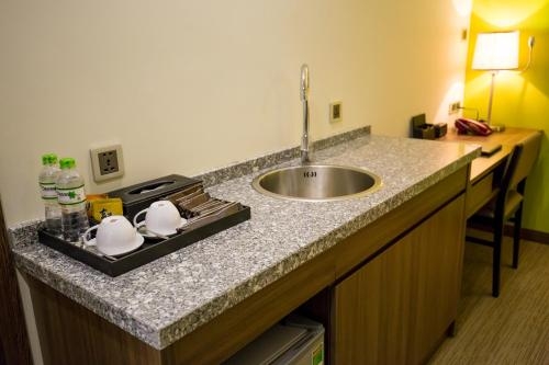 Imagen de la habitación del Hotel Hanoi Tokyo. Foto 10