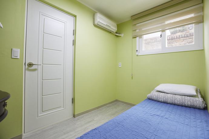 Imagen de la habitación del Hotel Hans House. Foto 15