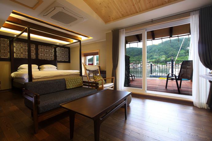 Imagen de la habitación del Hotel Hansan Marina and Resort. Foto 18