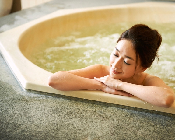 Imagen de la piscina del Hotel Hanshin Osaka. Foto 13