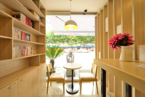 Imagen general del Hotel Hanting Cangzhou Qiantong Park. Foto 3