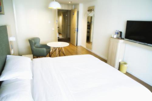 Imagen de la habitación del Hotel Hanting Dandong Yalu River. Foto 5