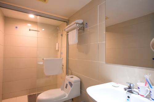 Imagen de la habitación del Hotel Hanting Express Shanghai Lujiazui Minsheng Road. Foto 6