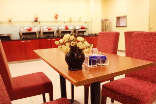 Imagen del bar/restaurante del Hotel Hanting Express Taizhou Jiangyan Avenue. Foto 3