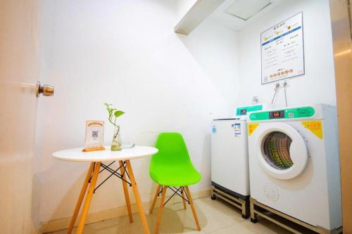 Imagen general del Hotel Hanting Hotel Nanjing Jiangpu Longhua Road Metro Station. Foto 4