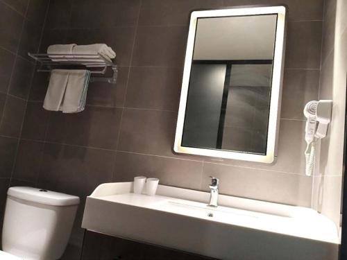 Imagen general del Hotel Hanting Hotel Yancheng Funing Shanghai Road. Foto 20