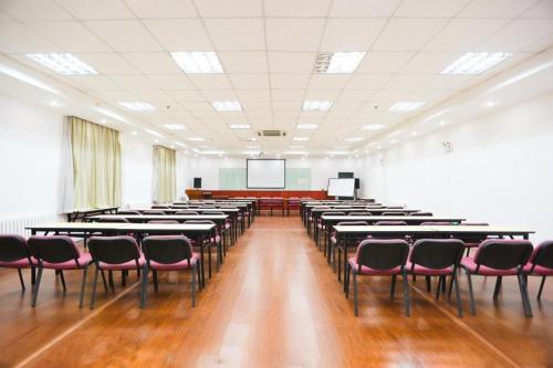 Imagen general del Hotel Hanting Ji\'nan International Convention and Exhibition Center. Foto 11