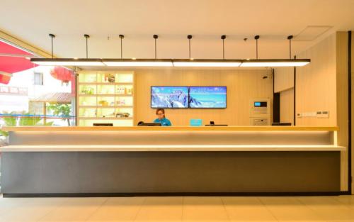 Imagen general del Hotel Hanting Jinan Quancheng Square Chaoshan Stre. Foto 6