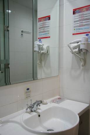 Imagen general del Hotel Hanting Qingdao May Fourth Square. Foto 1