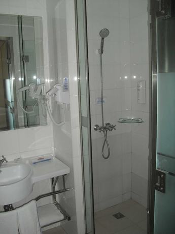 Imagen de la habitación del Hotel Hanting Qingdao May Fourth Square. Foto 8