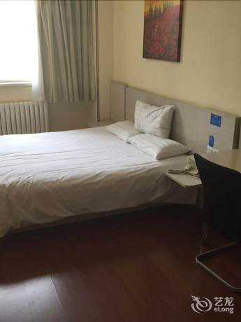Imagen de la habitación del Hotel Hanting Qingdao May Fourth Square. Foto 12