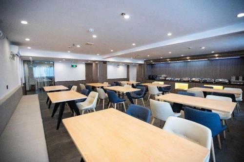 Imagen general del Hotel Hanting Qingyuan Lianjiang Road. Foto 1